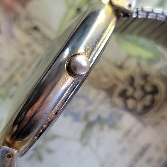 Vintage Watches ISA Gold Numerals Mother of Pearl Dial Quartz Womens Watch - Picture 4 of 10